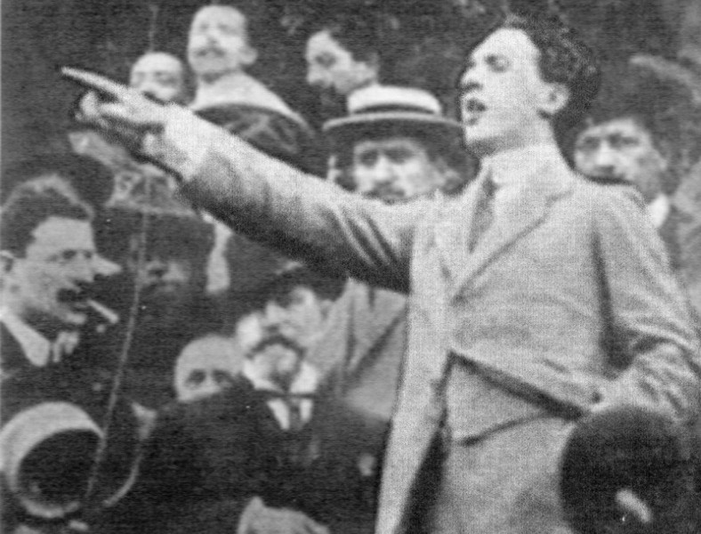 Filippo Corridoni in un comizio del 1914