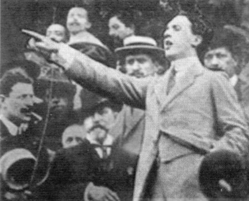 Filippo Corridoni in un comizio del 1914